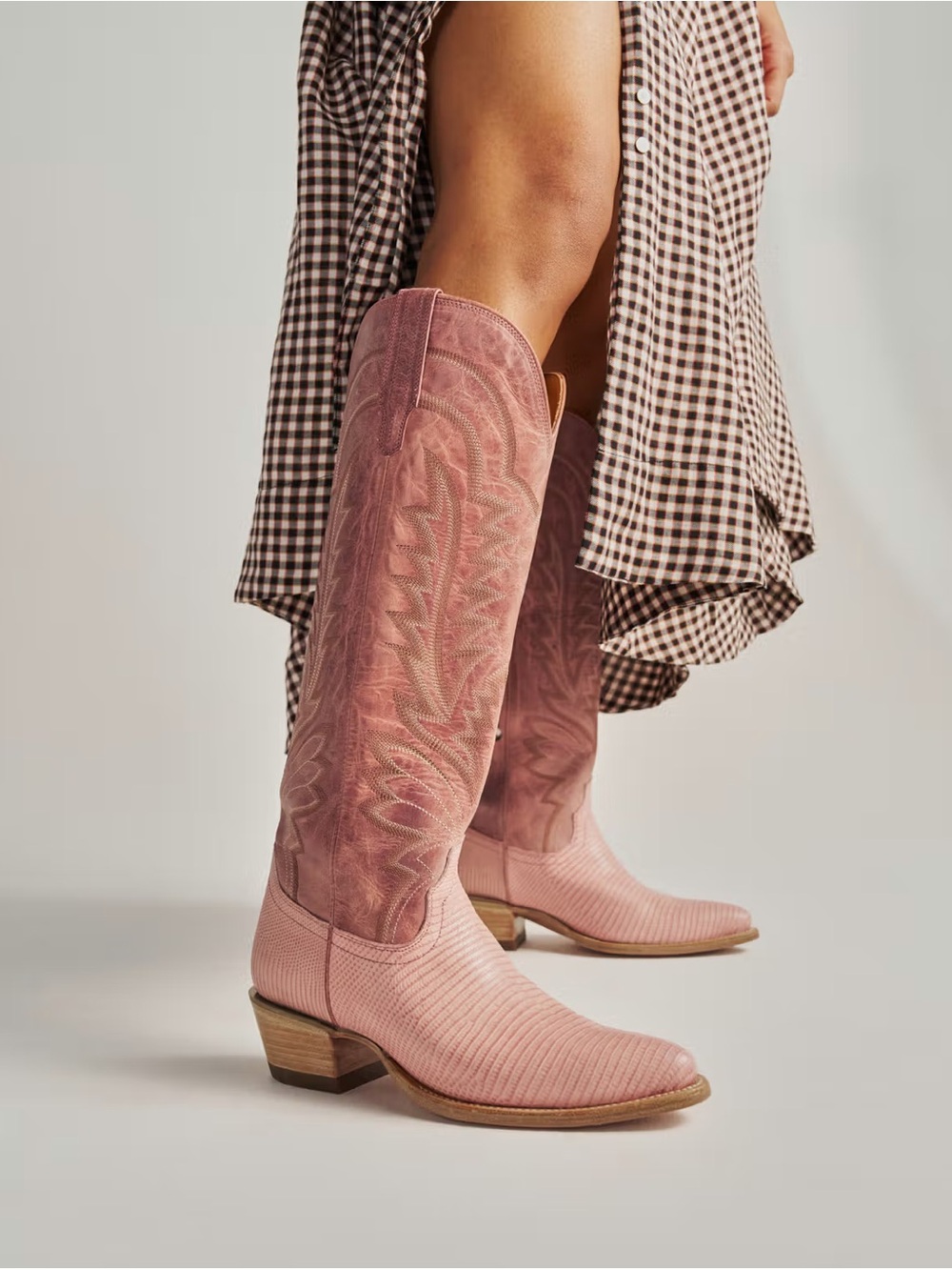 Tecovas The Abby pink Frost lizard boots
